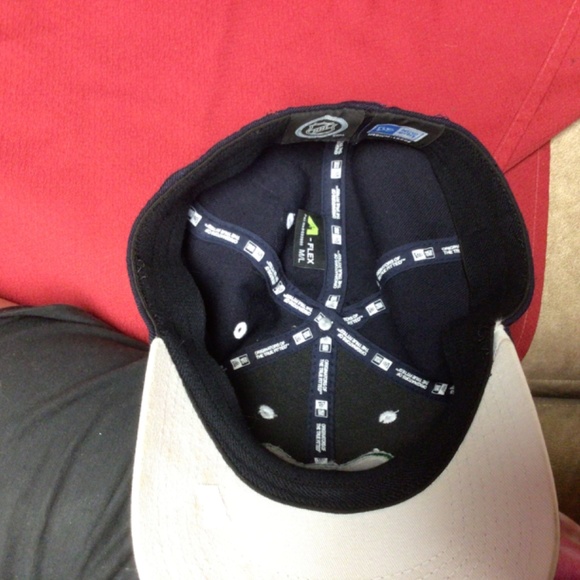 NHL VANCOUVER Canucks ball cap - Picture 2 of 3
